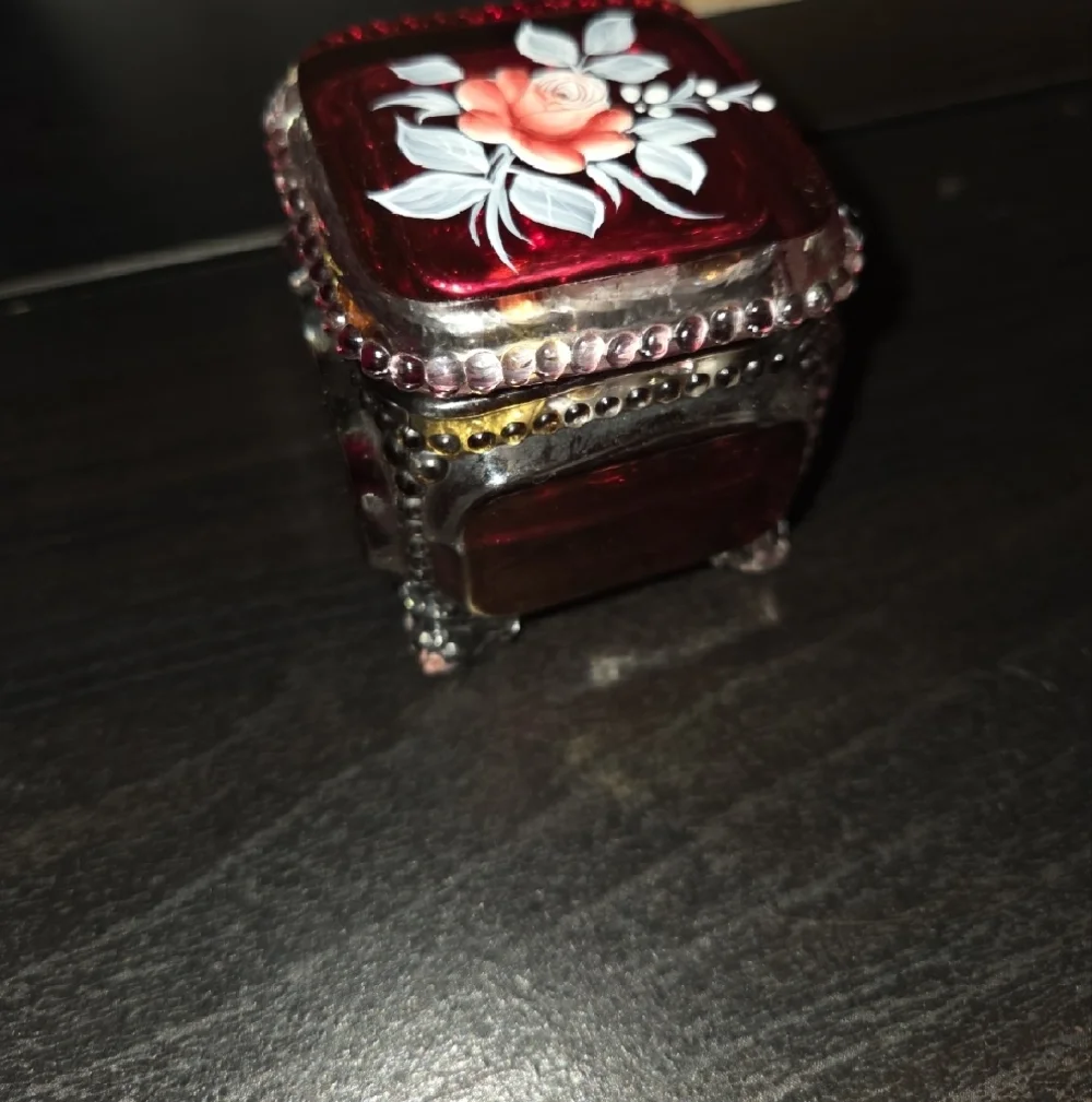 Westmoreland Glass Trinket Box Filled With Jewelry (Handpainted) [1976] - Picture 9 of 9